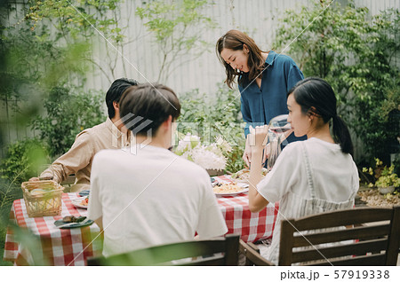 ホームパーティー　テラス　ガーデン 57919338