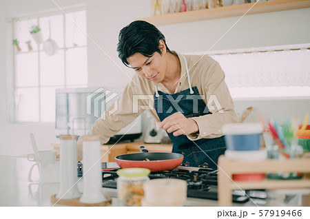 男性　ライフスタイル　料理 57919466