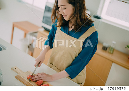 女性 ライフスタイル 料理 女性 ライフスタイル 料理 57919576