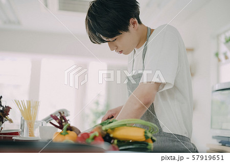 男性 ライフスタイル 料理 男性 ライフスタイル 料理 57919651