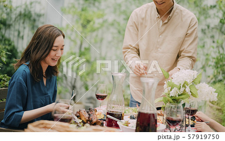 ホームパーティー　テラス　ガーデン 57919750