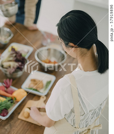女性 ライフスタイル 料理 女性 ライフスタイル 料理 57919896