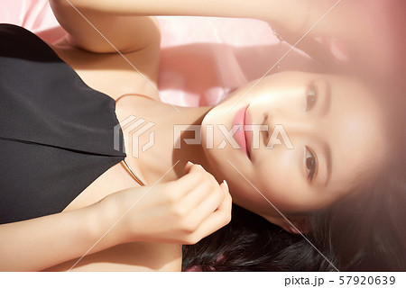 女性　ビューティー 57920639