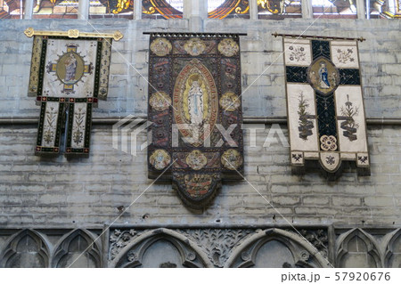 ブリュッセル　美しすぎる「聖ミッシェル・エ・ギュデュル大聖堂」 57920676