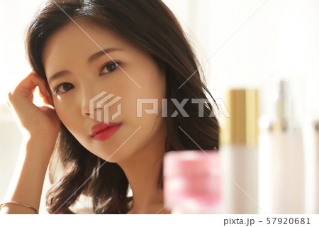 女性　ビューティー 57920681