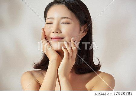 女性　ビューティー 57920795