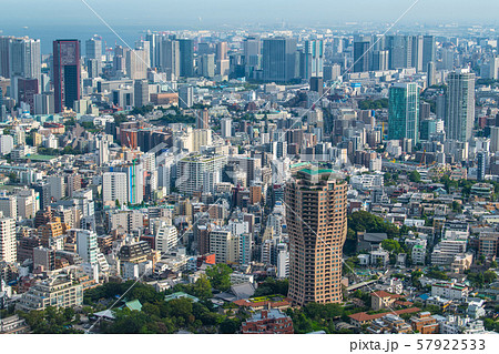 日本の東京都市景観 品川方面や元麻布ヒルズフォレストタワーなどを望む 日本の東京都市景観 品川方面や元麻布ヒルズフォレストタワーなどを望む 57922533