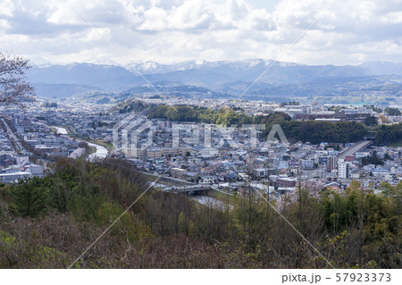 春の金沢　卯辰山見晴台からの眺め 57923373