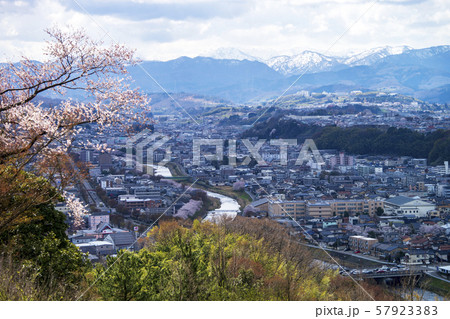 春の金沢　卯辰山見晴台からの眺め 57923383