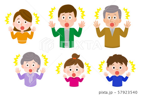 驚く　家族三世代　イラスト 57923540