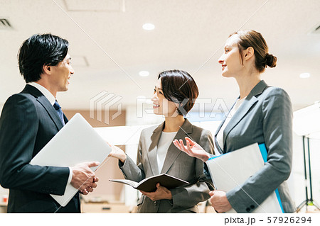 ビジネス 通訳 商談 打合せ ビジネス 通訳 商談 打合せ 57926294