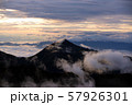 北アルプスの夜明け 57926301