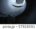 コンクリートの螺旋階段 57928391