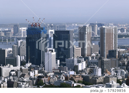 日本の東京都市景観 台風一過（台風15号）で、晴れ間が広がり始めた都内（千葉方面は暗雲）＝9日撮影 57929856