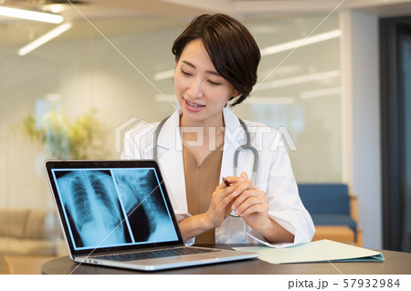 女医 病院 診察 医師 医療イメージ 女医 病院 診察 医師 医療イメージ 57932984