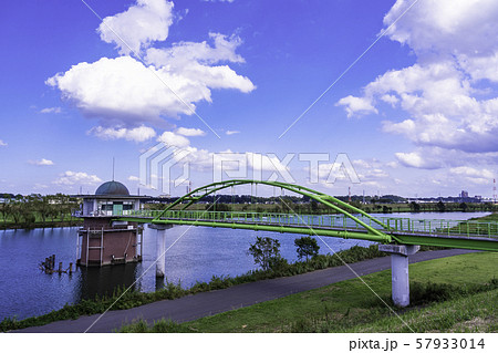 「矢切の渡し」　江戸川に掛かる水道施設 57933014