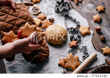Family home bakery, Christmas gingerbread cookies Family home bakery, Christmas gingerbread cookies 57935280