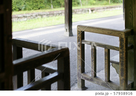 日本の古いレトロな駅舎　嘉例川駅 57938916