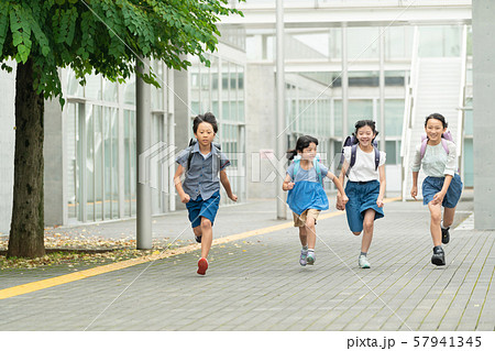 小学生 学校 スクールライフイメージ 小学生 学校 スクールライフイメージ 57941345