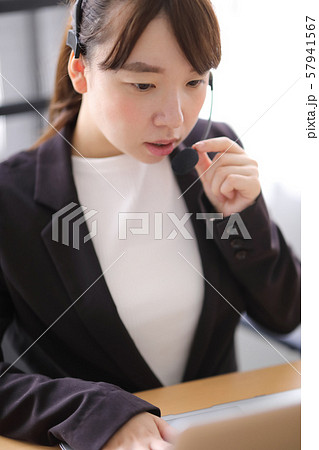 オペレーション　女性 57941567