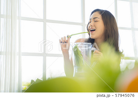 女性　健康　ヘルシー 57945076