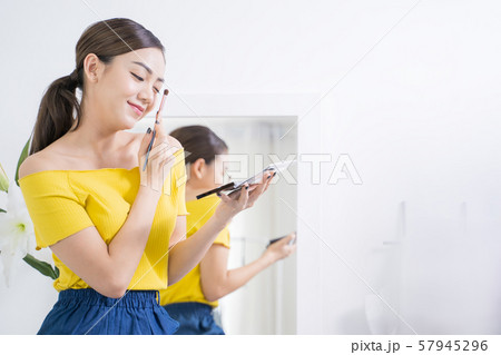 女性　ビューティー 57945296