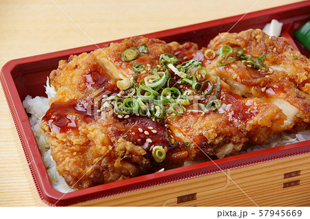 チキンカツ弁当 57945669