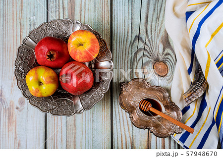 Shofar and tallit with glass honey and fresh ripe 57948670