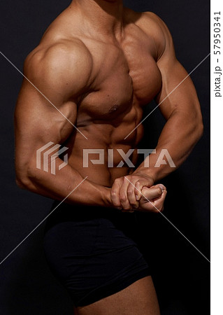 大胸筋 57950341