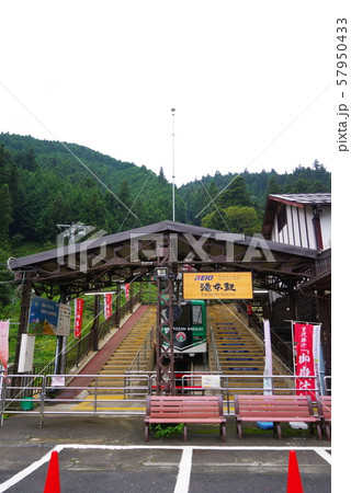 御岳山のケーブルカーの風景 57950433