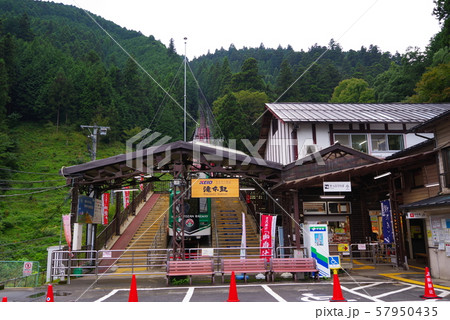 御岳山のケーブルカーの風景 57950435