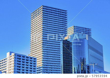 大阪　高槻駅前風景 57953594