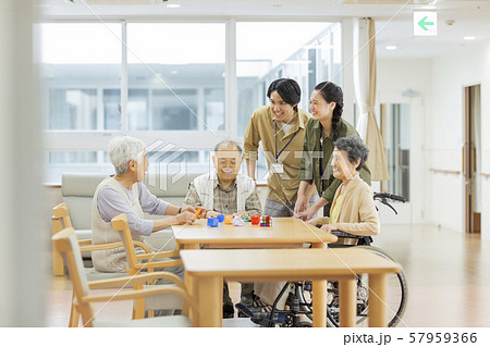 介護施設 ボランティア 57959366