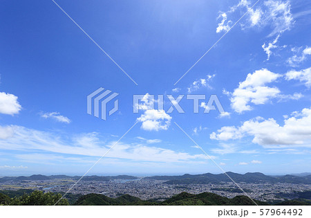 高知市街を北から俯瞰する。大津から朝倉までの高知市街のパノラマ。 57964492