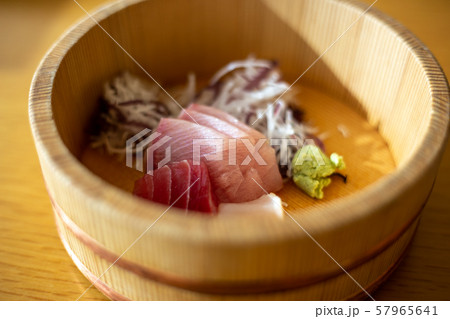 日本の刺し身 57965641