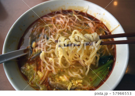 酸辣湯麺　サンラータンメン　湖南料理　サンラータン　ラーメン　中華　中国　麺類　食べ物　フード 57966553