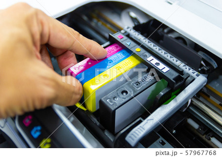 Technicians are install setup the ink cartridge  57967768