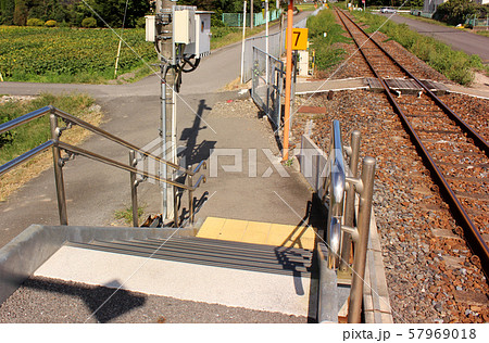 烏山線・下野花岡駅のホームへの階段(4) 烏山線・下野花岡駅のホームへの階段(4) 57969018