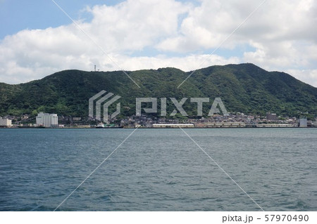 関門海峡と風師山の風景 関門海峡と風師山の風景 57970490