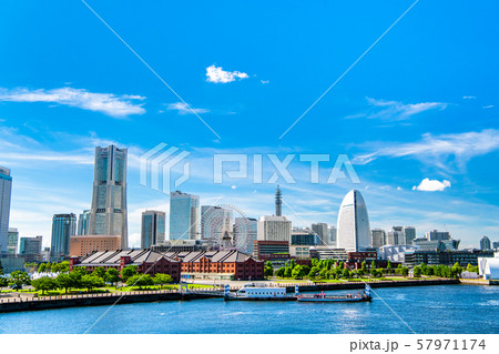 横浜 みなとみらいの風景 大さん橋からの眺望 横浜 みなとみらいの風景 大さん橋からの眺望 57971174