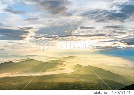富士山からのご来光 年賀状 富士山からのご来光 年賀状 57975171