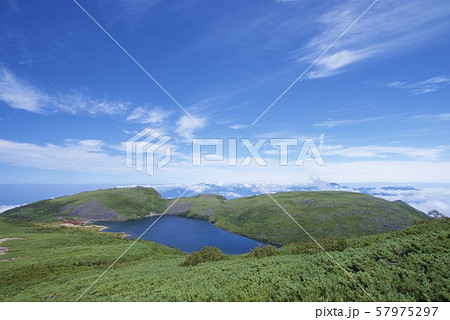 白馬大池から小蓮華山への登山道(白馬連峰、長野県北安曇) 白馬大池から小蓮華山への登山道(白馬連峰、長野県北安曇) 57975297