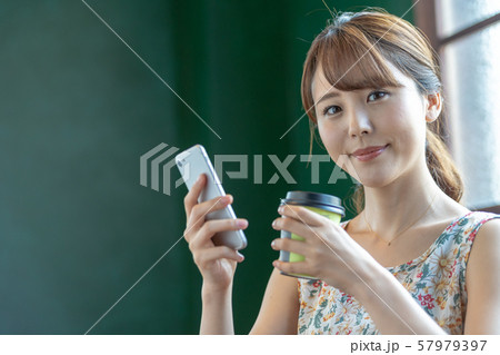 OL　カフェ　休日　 57979397