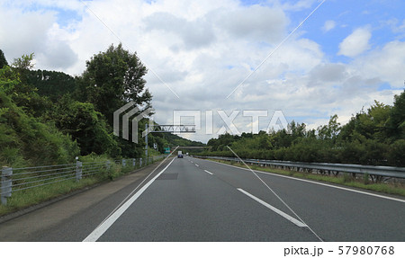 松山自動車道下り線、西条市小松付近のオービス 57980768