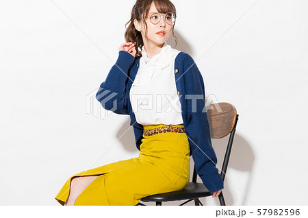 女性　ファッション　ポートレート 57982596