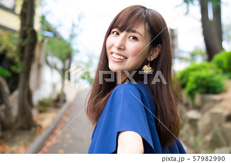 若い女性 町あるき デート 若い女性 町あるき デート 57982990