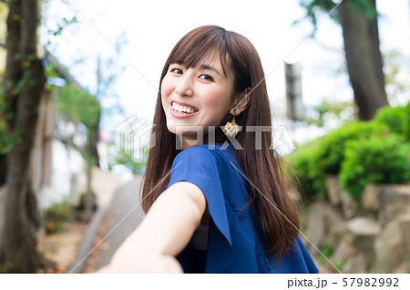 若い女性 町あるき デート 若い女性 町あるき デート 57982992
