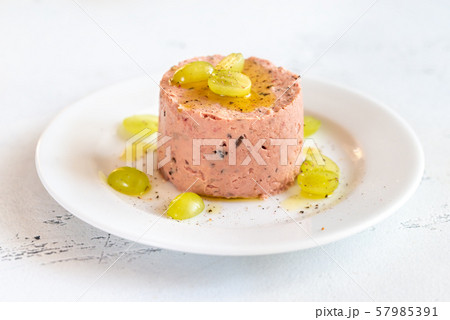 Portion of pate with fresh grapes 57985391