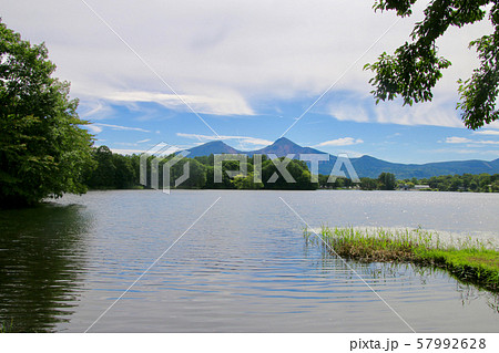 曽原湖と磐梯山(裏磐梯・北塩原村) 曽原湖と磐梯山(裏磐梯・北塩原村) 57992628