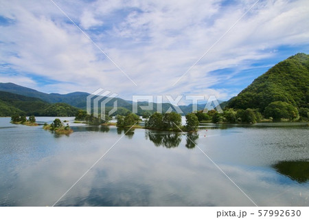 秋元湖(福島県・裏磐梯) 秋元湖(福島県・裏磐梯) 57992630